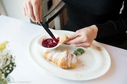 Mivel van egy croissant