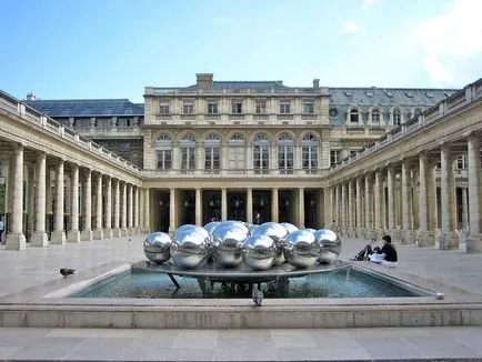 Ahogy francia palotában