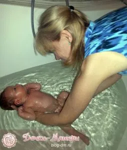 Hogyan fürödni egy újszülött egy kör Hogyan fürödni egy újszülött egy kör