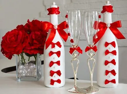 Hogyan lehet díszíteni egy esküvői pezsgős