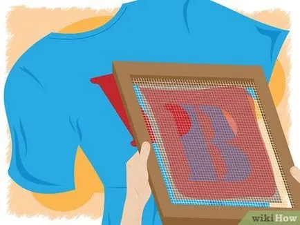 Kiírja a T-shirt kezüket