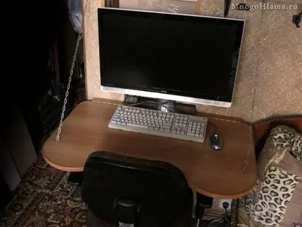 Összecsukható asztal kezével Összecsukható asztal kezével