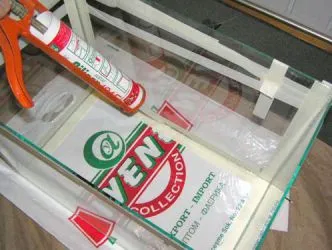 A ragasztó tartály