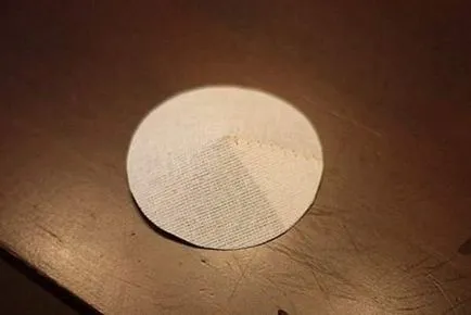 Virágok a szalagok a kezüket