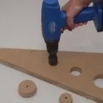 Összecsukható asztal kezével Összecsukható asztal kezével