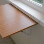 Összecsukható asztal kezével Összecsukható asztal kezével