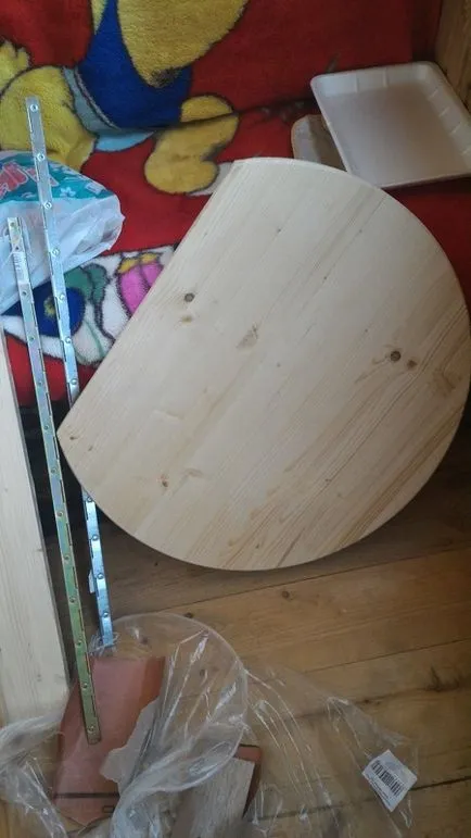 Összecsukható asztal kezével Összecsukható asztal kezével
