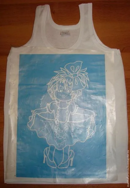 Kiírja a T-shirt kezüket
