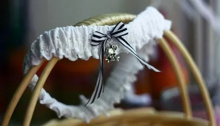 Hogyan kell viselni egy harisnyakötő Hogyan kell viselni egy harisnyakötő