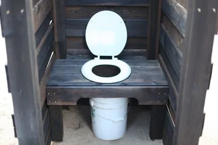 WC a házában saját kezűleg