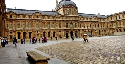 Louvre Múzeum Párizs