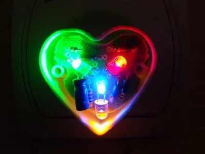 Hogyan készítsünk egy UV-lámpa Hogyan készítsünk egy UV-lámpa