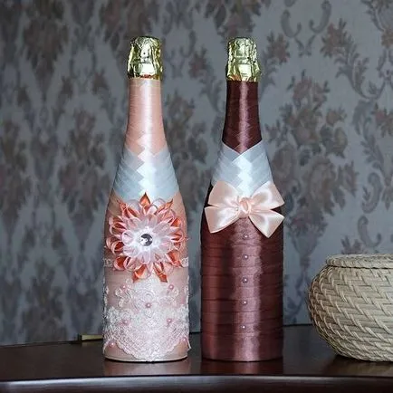 Hogyan lehet díszíteni egy esküvői pezsgős