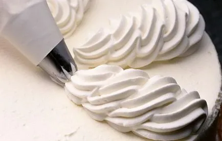 Hogyan díszíteni a torta krémmel Hogyan díszíteni a torta krémmel