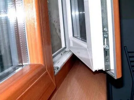 Állítsa be a műanyag ablak kezével