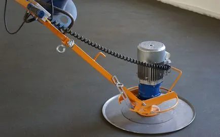 Betonozása a padló a garázsban, hogyan kell beállítani a betonban a kezüket, fotó és videó