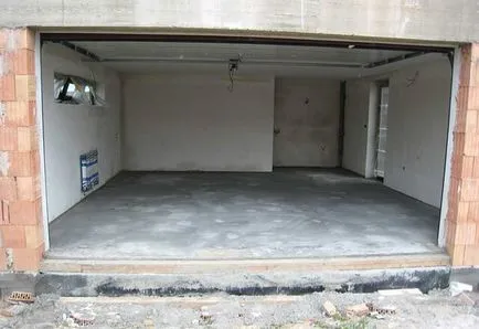 Betonozása a padló a garázsban, hogyan kell beállítani a betonban a kezüket, fotó és videó