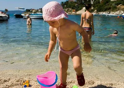 Az a gyermek biztonsága érdekében a strandon