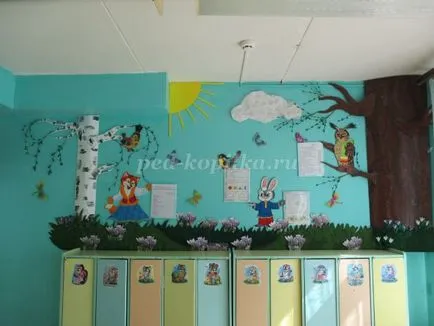 Birch az álmennyezeti lapok a kezüket a tervezés egy óvoda (plafon) Birch az álmennyezeti lapok a kezüket a tervezés egy óvoda