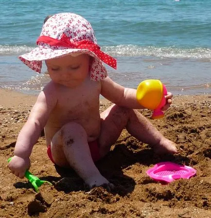 Az a gyermek biztonsága érdekében a strandon