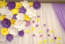 Nagy papír virágok díszítik a termet kezét távolság, térfogat pompon és mesterkurzus (virág) Nagy papír virágok díszítik a termet kezét távolság, térfogat pompon és mesterkurzus