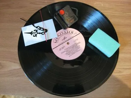 Óra bakelitlemezek saját kezűleg és absztrakt stílusban decoupage (mikron)
