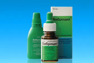 A zöld takony kezelésére egy gyermek - biztonságos a gyermekek számára cseppek és eszköz (takony) A zöld takony kezelésére egy gyermek - biztonságos csepp gyerekeknek eszközök