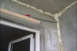 A javított repedések az erkélyen