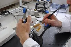 Mi a konzol a fogak hogyan tegye, mennyire merevítők felszerelése előtt és után (zárójelben a fogakra fotó) Mi a konzol a fogak hogyan tegye, mennyire zárójelek előtt és után