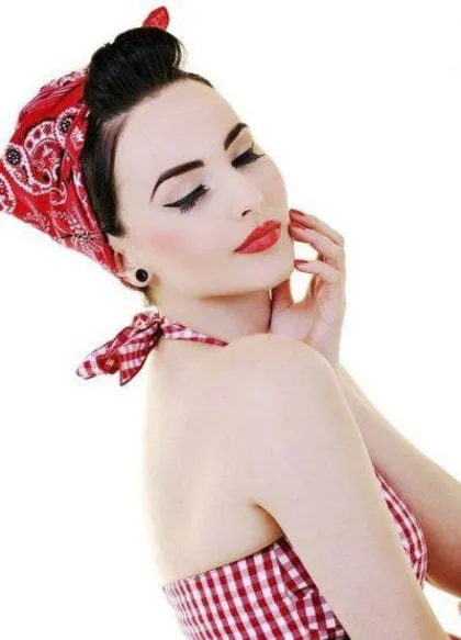 „S stílus Pin-Up lépéseket, hogy létrehozzon egy képet, smink, frizura, fénykép