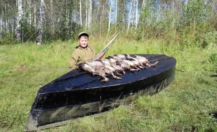 Fából készült hajó a kezüket, rajzok, ábrák, fotók