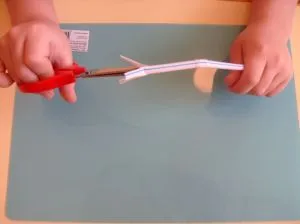 Gyerekek kézműves ki színes papírból