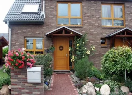 Tervezés Saját fotók ház homlokzata, a dekoráció lehetőségek épület portál (otthon) A design a homlokzat egy családi ház fotó, dekoráció lehetőségek, épület portál