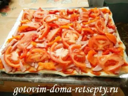 Házi pizza sonkával, paradicsommal - a recept fényképpel (pizza) Házi pizza sonkával, paradicsommal - a recept egy fotó
