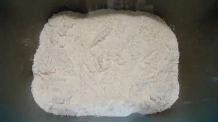 Kelt tészta a kenyér gép -, hogyan kell elkészíteni a kelt tészta a kenyér gép, poshagovіy recept egy fotó