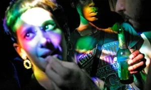 Ecstasy (MDMA) úgy, túladagolás tünetek, elsősegély