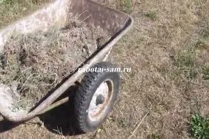 Kétkerekű talicska kerti fémhulladék - maga a munka, ne legyen lusta!