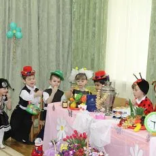 Photo jelentés „dekoráció zenét hall az ünnepekre az óvodában”