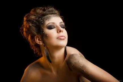 Fantasy make-up, ami szokatlan, kreatív, művészi smink