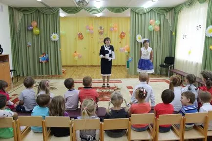 Photo jelentés „dekoráció zenét hall az ünnepekre az óvodában”
