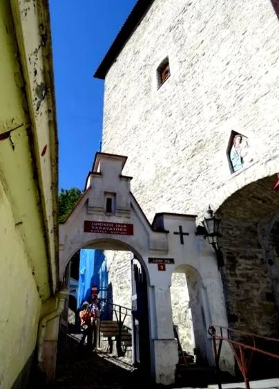 keresztül