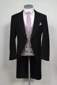 Tailcoat formája és befejező (kellett viselni) Frakk nézeteit és kidolgozás