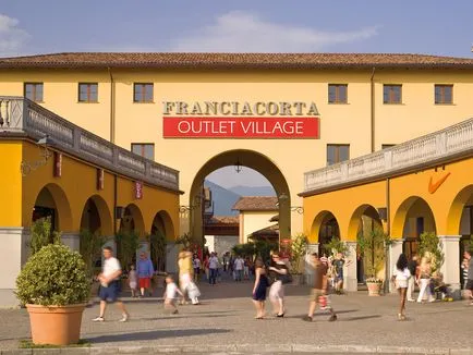 Franciacorta kivezető falu - Olaszország Orosz (részletes információk Franciacorta Outlet) Franciacorta kivezető falu - Olaszország Orosz