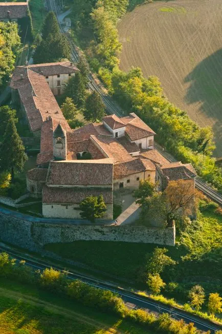 Franciacorta kivezető falu - Olaszország Orosz (Vásárlás Olaszország) Franciacorta kivezető falu - Olaszország Orosz