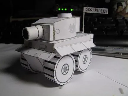 Mit tartály február 23-án a kezét, hogyan lehet egy tartályba (a) Mit tartály február 23-án a kezét, hogyan lehet egy tank