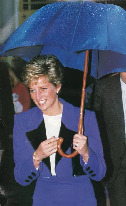 Hogyan lehet egy hercegnő 5 Diana hercegnő stílus titkot, hogy lehet kölcsönözni, és ma (titkok) Hogyan lehet egy hercegnő 5 Diana hercegnő stílus titkot, hogy lehet kölcsönözni, és ma
