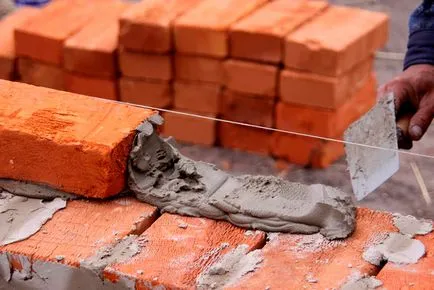Hogyan tegye a lábazat tégla - az előkészítő munka, a fektetési utasításokat, ötletek (előkészítő) Hogyan tegye a lábazat tégla - az előkészítő munka, a fektetési utasításokat, ötletek