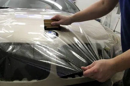 Mivel a gép beillesztett védőfóliát forgácsolás; Fotó és videó (Stone Chip VentureShield film) Mivel a gép beillesztett védőfóliát forgácsolás; fotó és videó