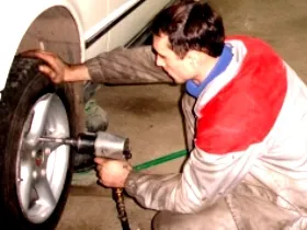 Hogyan kell megnyitni egy abroncs fut az üzleti (business) Hogyan kell megnyitni a gumiabroncs céges indítás