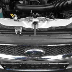 Hogyan nyitható a motorháztető a Ford Focus 2